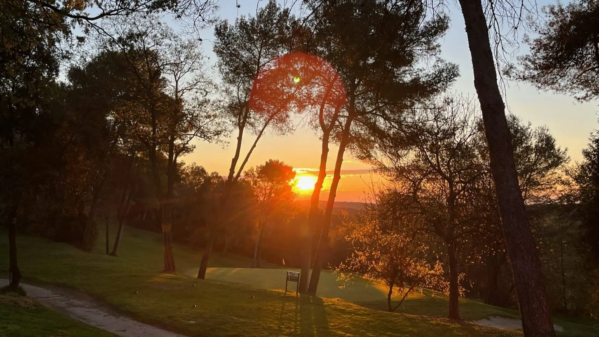 Tee of the 1st hole on the 9-hole Coulondres course, late in the day