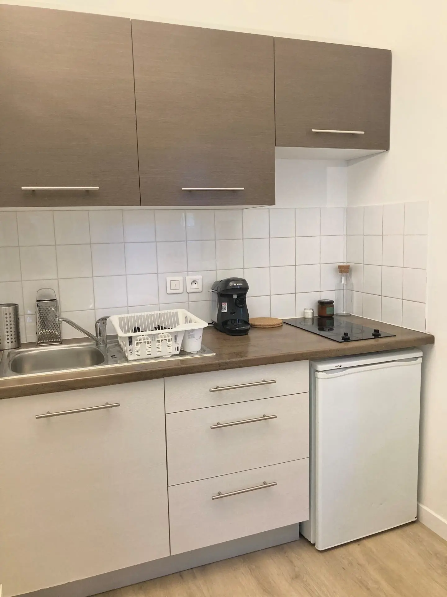Fitted kitchen area of the studio