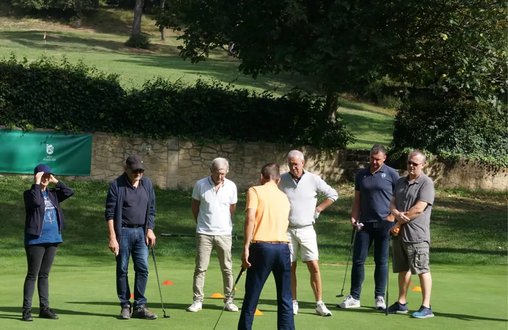 Golfeurs sur le parcours du Pic Saint-Loup